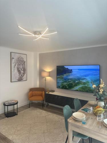 Premium 80sqm Apartment Opposite Martinez, Steps from Congress Center photo 59