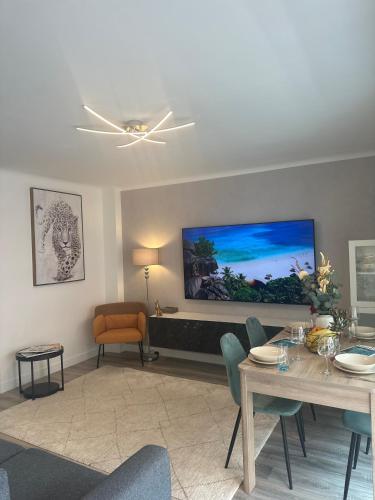 Premium 80sqm Apartment Opposite Martinez, Steps from Congress Center photo 63