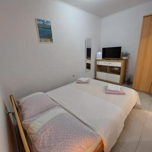 Llit o llits en una habitació de Apartments Ustavdic