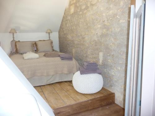 a bedroom with a bed and a table with towels at La Maison du Potager de Mazières in Sainte-Solange
