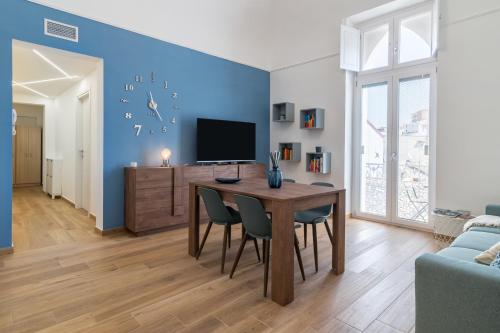 a living room with a table and a tv at Casa Bonetti in Ascoli Satriano