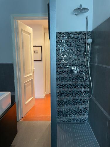 a bathroom with a shower with a glass door at CASA DEL CANTA in Borgomale