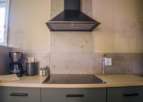 a kitchen with a stove top oven in a kitchen at Hallonet in Alingsås