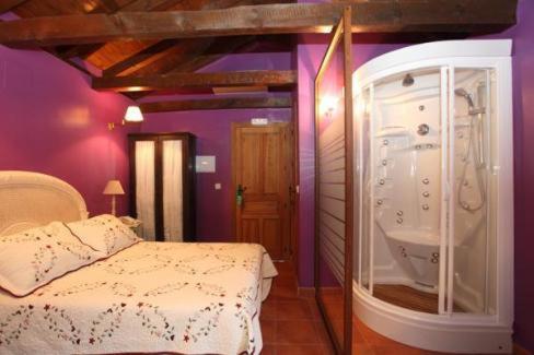 A bed or beds in a room at Posada Villa Maria