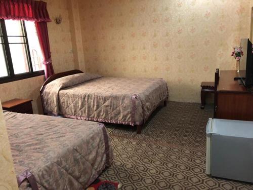 Thaveesinh Hotelにあるベッド
