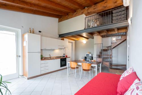 Kuchyň nebo kuchyňský kout v ubytování Wine & Lake in Franciacorta 3