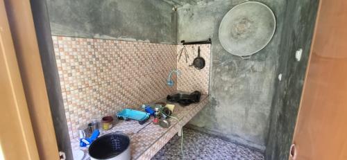 Ένα μπάνιο στο Cliff Camp