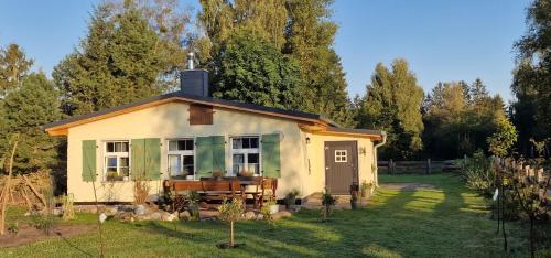 Taman di luar Ferienhaus am Haff