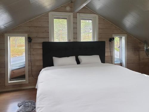 Postel nebo postele na pokoji v ubytování Kiruna Mountain Lodge
