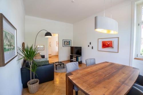 Posezení v ubytování Charmante Altbauwohnung am Rhein