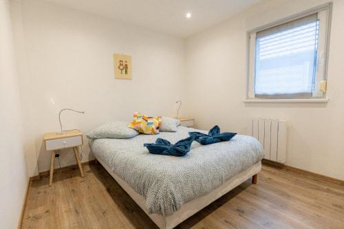Ένα ή περισσότερα κρεβάτια σε δωμάτιο στο Appartement cosy et lumineux à Kaysersberg