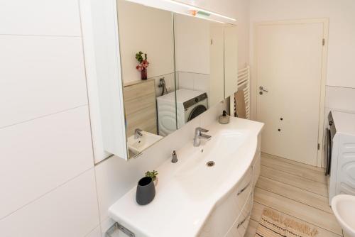 Bilik mandi di Alp Deluxe - Sauna, Kamin, Terrasse & Mehr