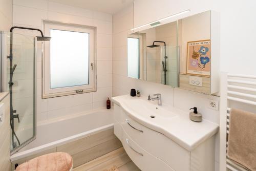 Bilik mandi di Alp Deluxe - Sauna, Kamin, Terrasse & Mehr