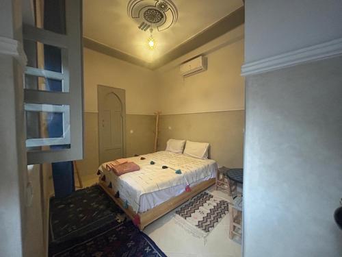 Postel nebo postele na pokoji v ubytování Riad Ramadan House Marrakech