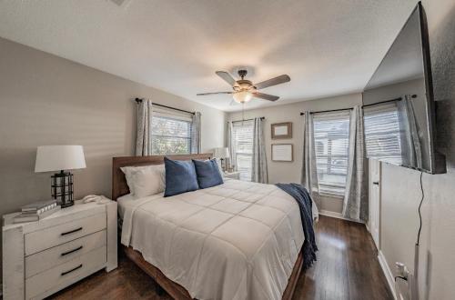 Letto o letti in una camera di KING BED, Close To DTWN, 7th Street, & All Hospitals