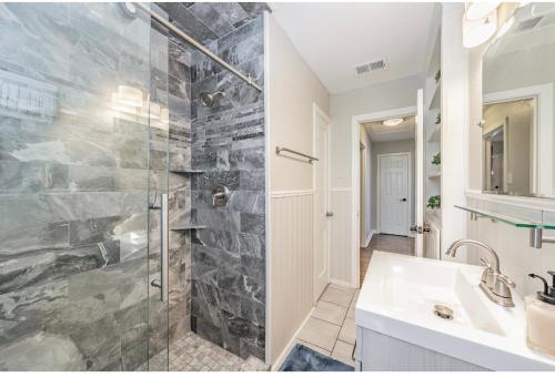 Bagno di KING BED, Close To DTWN, 7th Street, & All Hospitals