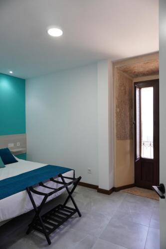 a bedroom with a bed and a window and a door at Apartamento Sanin 1 in Lumbrales