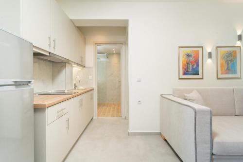 Η κουζίνα ή μικρή κουζίνα στο Mellies Suites