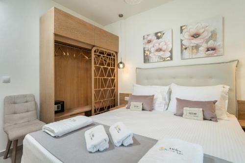 Ένα ή περισσότερα κρεβάτια σε δωμάτιο στο Mellies Suites