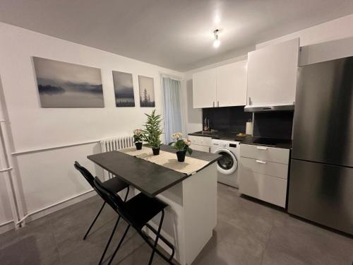 l'élégant centraleにあるキッチンまたは簡易キッチン