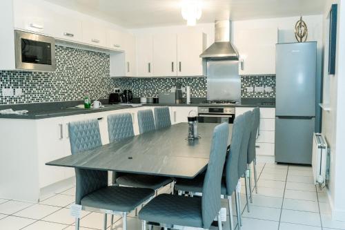Η κουζίνα ή μικρή κουζίνα στο The Grace House Entire 4bed detached