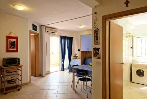 a kitchen and dining room with a table and chairs at Tommy's Apartment in Santa Maria