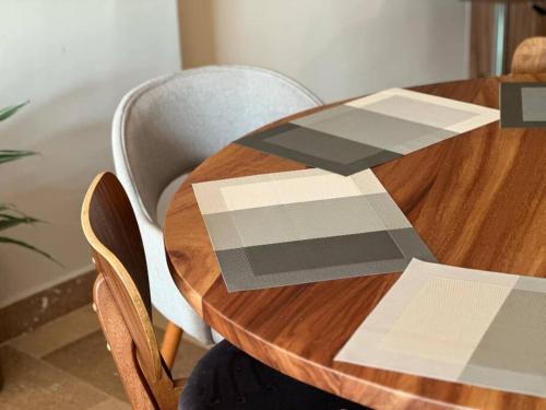 a wooden table with a wooden tableablish at Departamento acogedor con vista al mar y alberca in Conchal