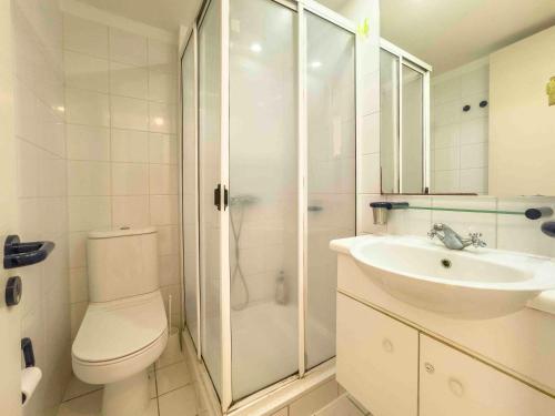 a bathroom with a shower and a toilet and a sink at Departamento Grande en San Alfonso del Mar 4D 3B 2EST in Algarrobo