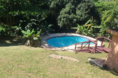 a pool in a yard with a table next to it at Pal Campo in Hucares