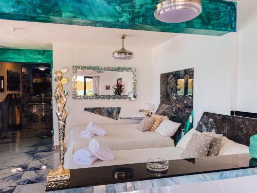 a living room with a bed and a mirror at Sunset Samana in Las Galeras
