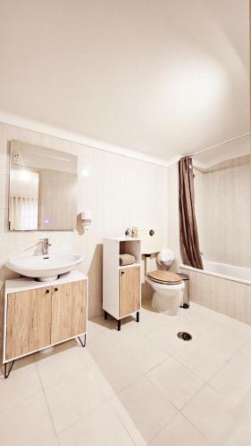 Ένα μπάνιο στο Rooms4you 2 in historic center of Braga