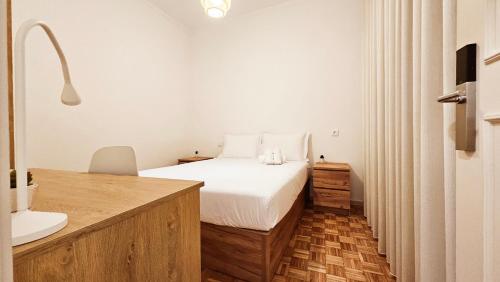 Ένα ή περισσότερα κρεβάτια σε δωμάτιο στο Rooms4you 2 in historic center of Braga