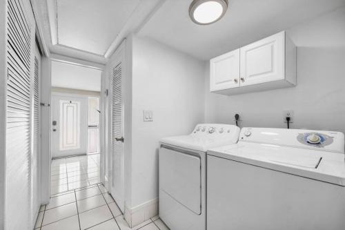 Fotografie z fotogalerie ubytování Beach Home Estate I Pool & Ocean v destinaci Fort Lauderdale