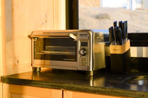 a toaster oven sitting on a counter next to a sink at Villita tres vistas in El Pescadero