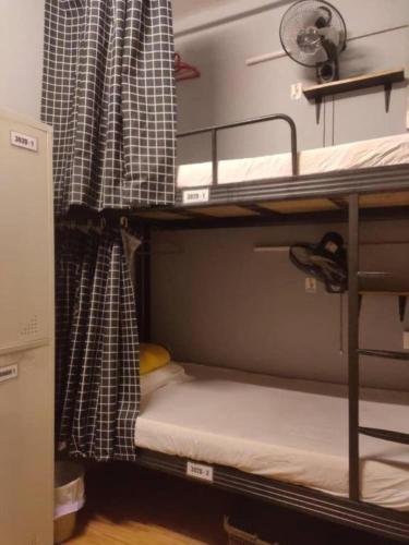 a room with two bunk beds in a dorm room at Sabai Sabai Guesthouse in Bayan Lepas in Bayan Lepas