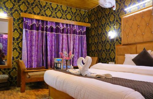 Fotografia z galérie ubytovania Hotel Hilltop At Mall Road Manali With Open Terrace v destinácii Manāli