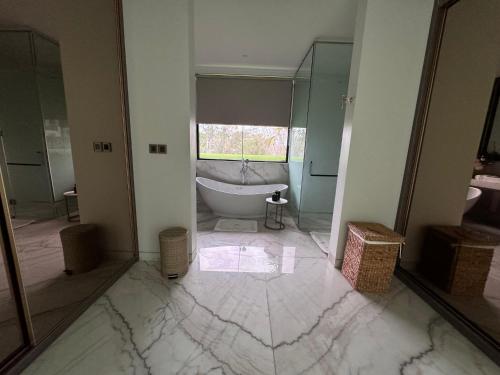 Koupelna v ubytování Luxury 6-Bedroom Villa in Uluwatu