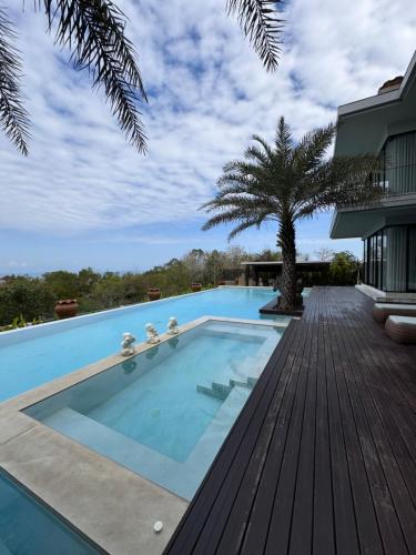 Bazén v ubytování Luxury 6-Bedroom Villa in Uluwatu nebo v jeho okolí