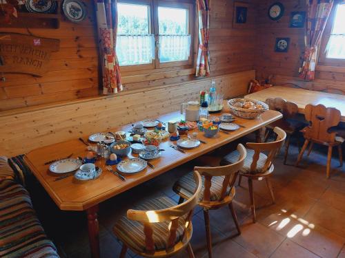 a wooden table with food on it in a room at Ferienwohnung am Sperchenedergut in Aspach