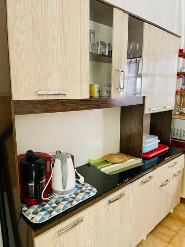 Dapur atau dapur kecil di Cap Haven, 1-Min Walk to Beach