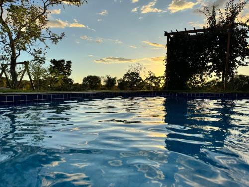 a swimming pool with the sky in the background at Suíte Sabiá in Colinas Do Sul