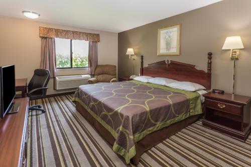 Gallery image of Super 8 by Wyndham Yorkville in Yorkville