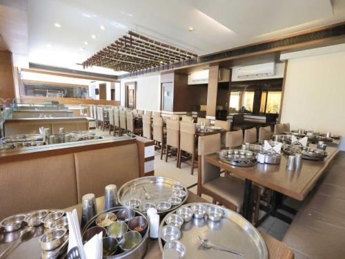 Restaurace v ubytování Palette Hotel Surya Vadodara