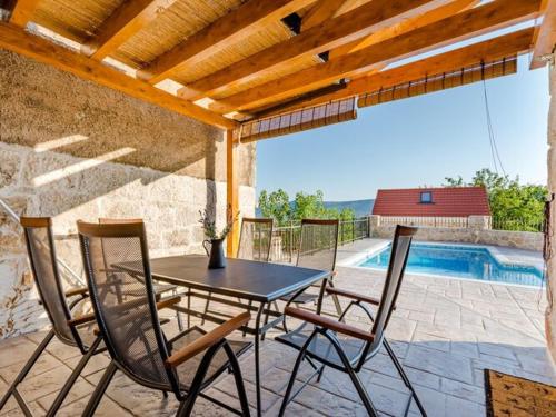Holiday Home Rustic - Two Bedroom Holiday Home with Private Pool