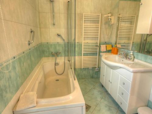 Apartment Villa Molina - One-Bedroom Apartment with Terrace and Sea View