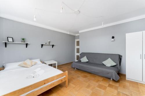 Park Zakrzówek Spacious Apartment by BookingHost