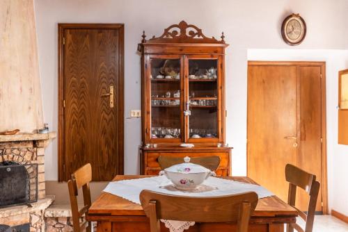 a dining room with a table and a china cabinet at Sotto gli archi in Pari