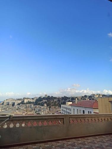 Γενική άποψη της πόλης Isly ή θέα της πόλης από  αυτό το διαμέρισμα
