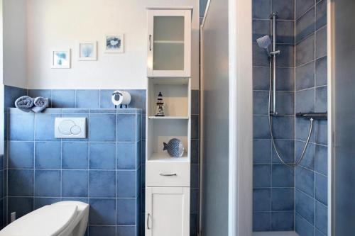 Ένα μπάνιο στο Ferienwohnung Ingwersen Nordstrand