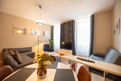 Sarah's Home with POOL, WELLNESS